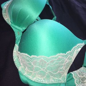 Victoria’s Secret Fabulous Push Up Bra